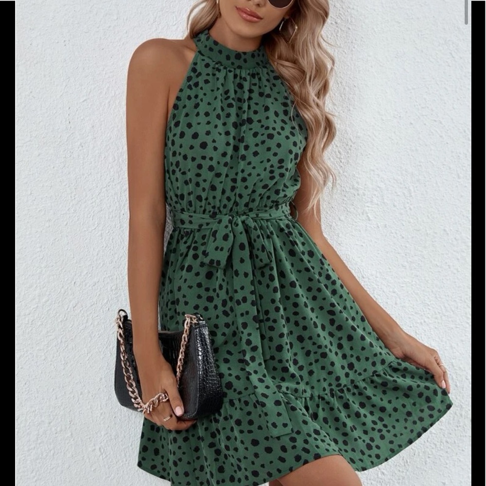 Halter dress 💚🖤